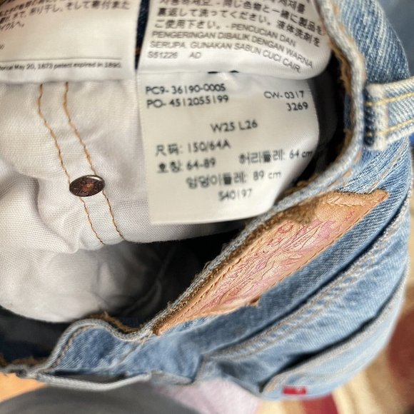 Levis 501 Jeans Embroidred Rose Distressed Sz 25 Straight Tapered - Picture 8 of 8